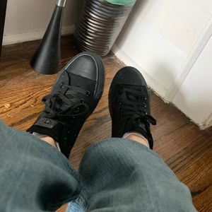 Low top all black Converse🖤